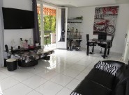 Purchase sale three-room apartment Decines Charpieu